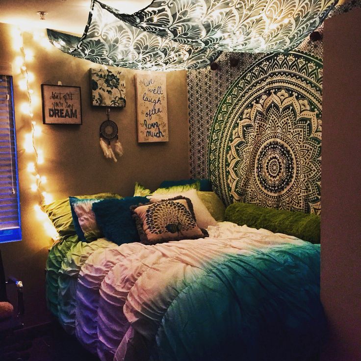 student-room-tapestry-hang-up add-colour-to-your-student-room-with-tapestry